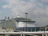 Die Oasis of the Seas im Hafen von Barcelona